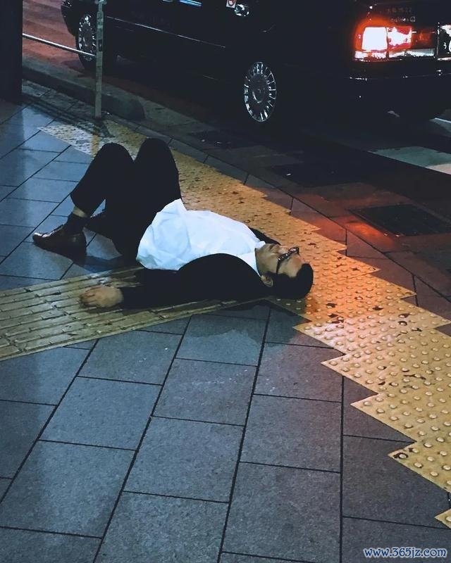 男人在香港酒吧看天下杯醉酒后遭性侵 连环案件曝光